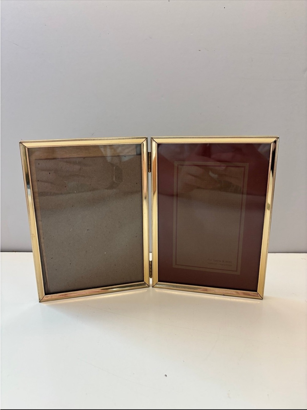 Classic gold-tone metal double-hinged bi-fold picture frame